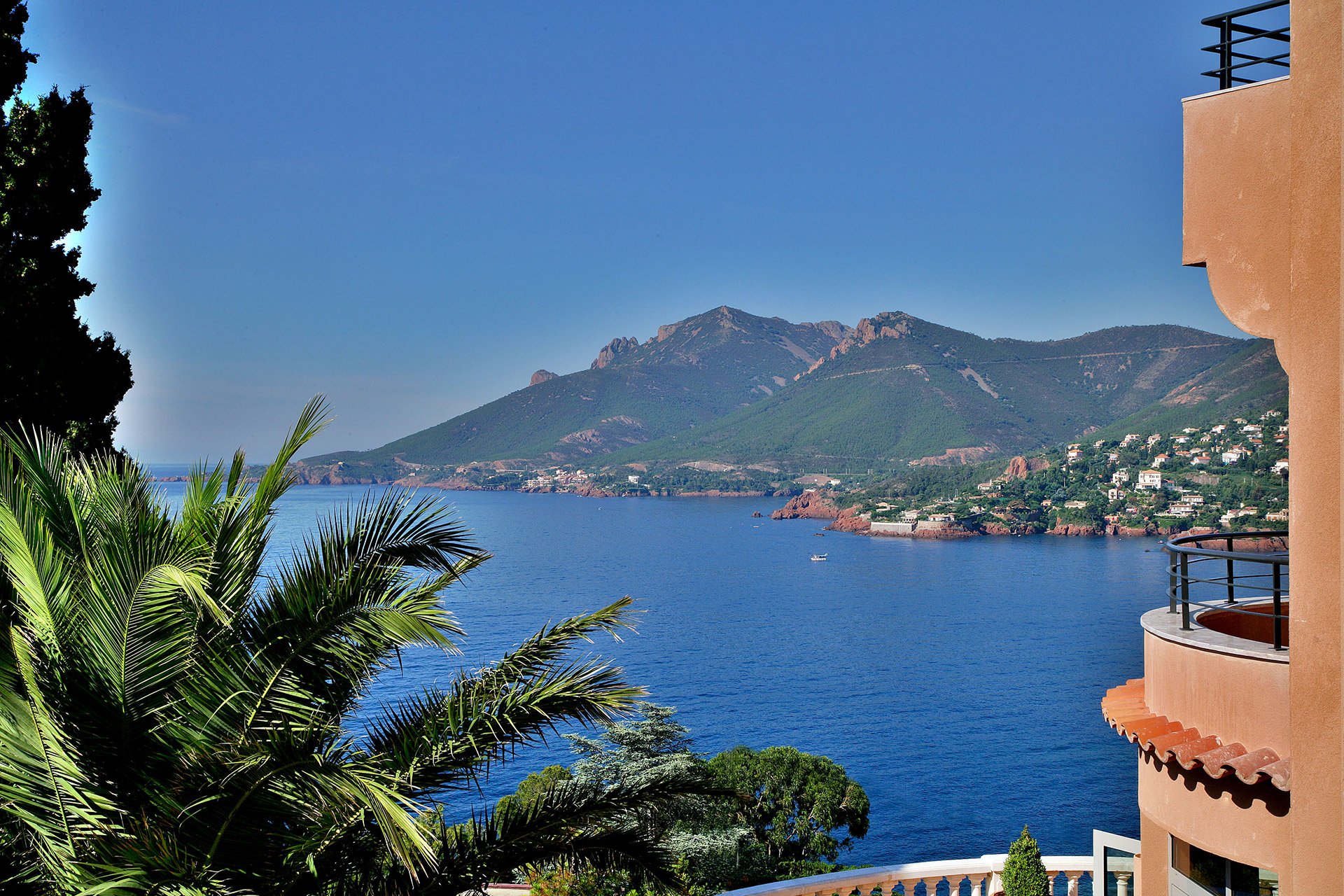 Tiara Yaktsa – Luxury hotel with sea view on the French Riviera